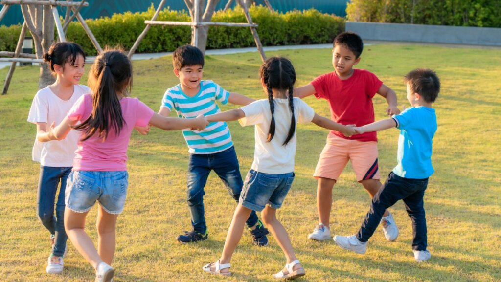 kids play